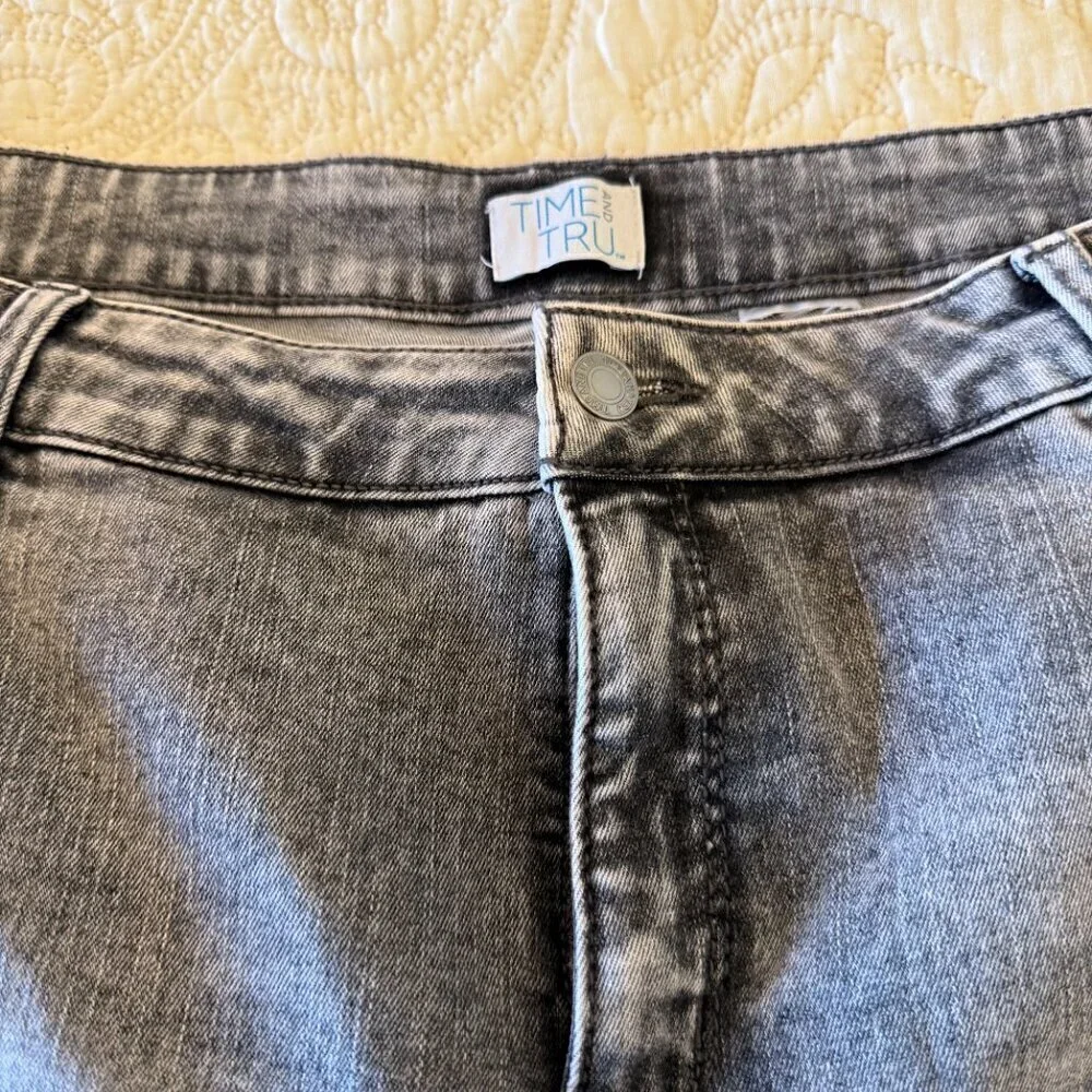 NWOT plus grey wash cutoff jean shorts women's size 20